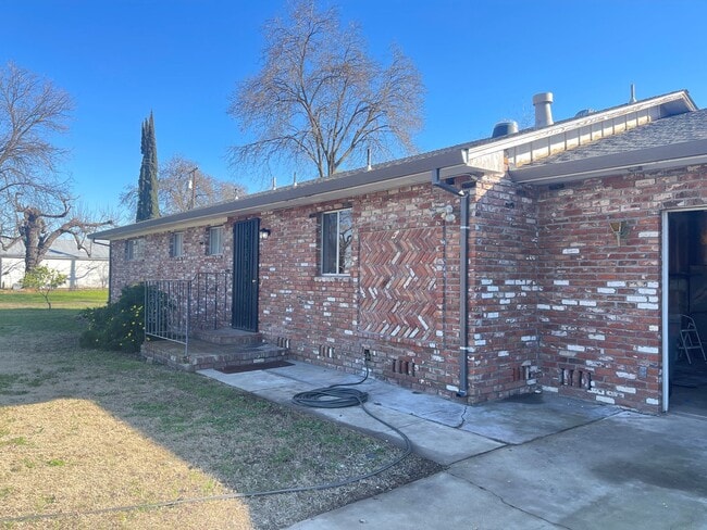 Building Photo - 3 bed / 2 ba house - S. Yuba City