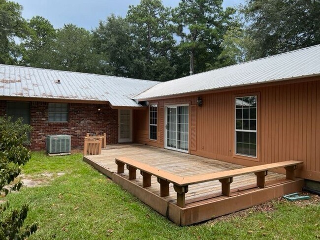 Building Photo - Gorgeous Home in the Heart Hinesville