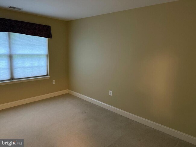 Building Photo - 615 Strandhill Ct