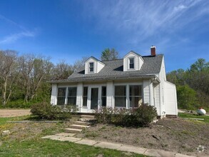 Building Photo - 3 Bedroom Single Family Home