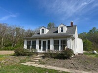 Building Photo - 3 Bedroom Single Family Home
