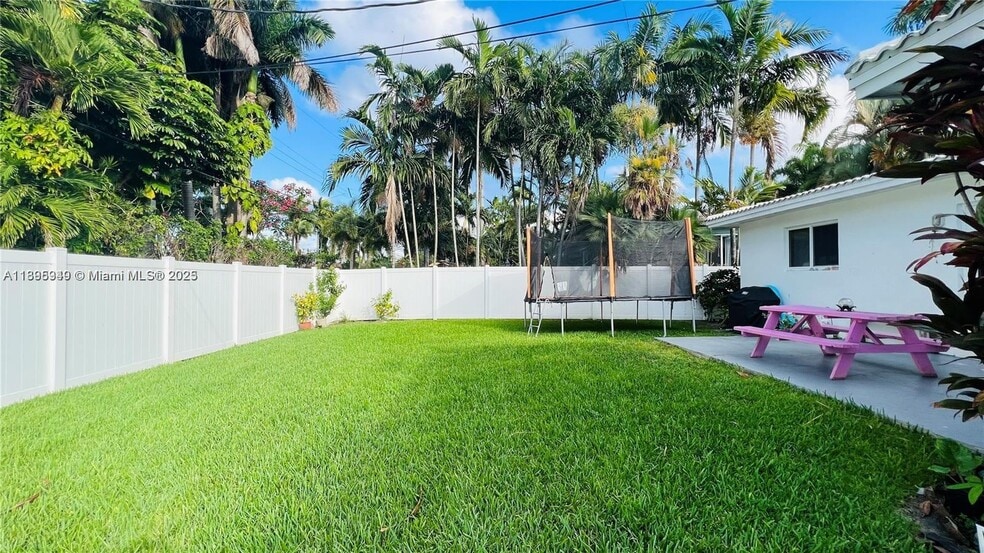 Building Photo - 911 N 14th Ave