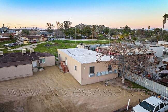 Building Photo - Cozy Studio With 1 Bath In A four-plex In Perris!
