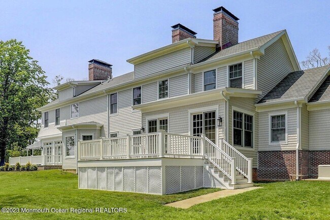 Building Photo - 489 Sycamore Ave