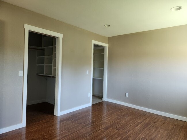 Building Photo - Beautiful Country Townhome!