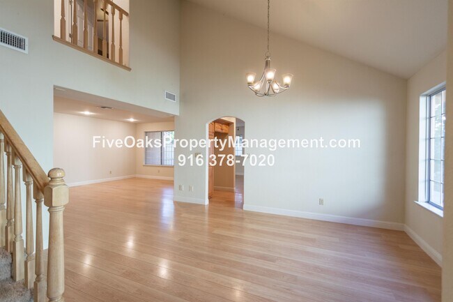 Building Photo - 108 Lost Lake Ct