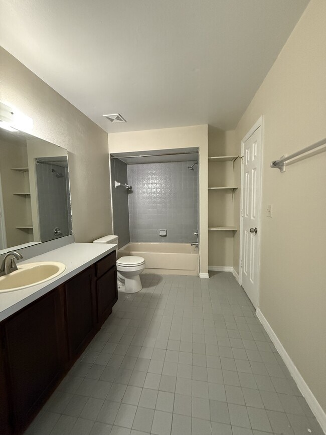 Building Photo - 752 Lucaya Dr