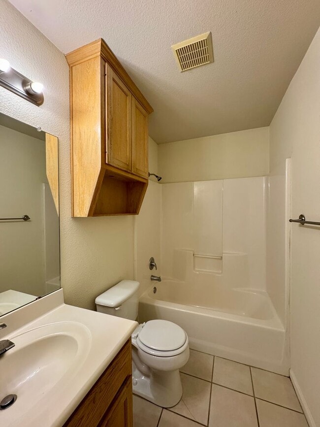 Building Photo - Duplex