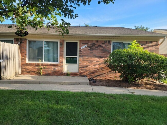 Building Photo - Charming unit in a quiet neighborhood