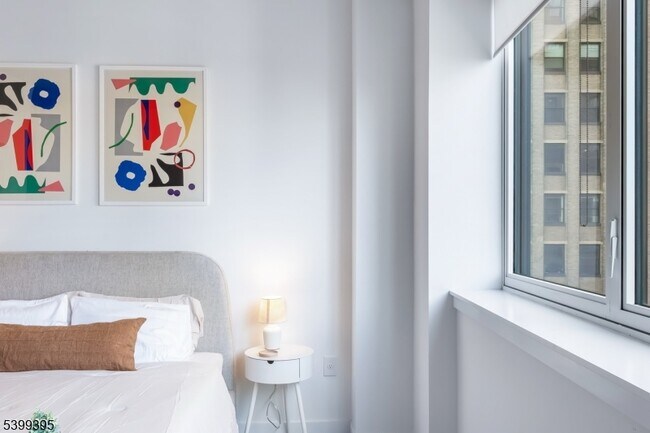 Building Photo - 10 Commerce Ct