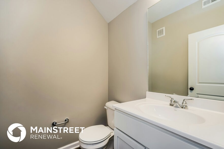 Building Photo - 2063 N Sarah Dr