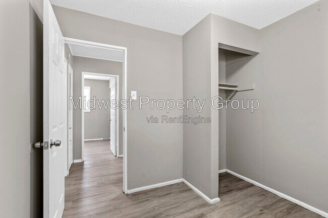 Building Photo - 1446 Vero Dr