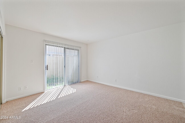 Building Photo - 612 S Allred Dr
