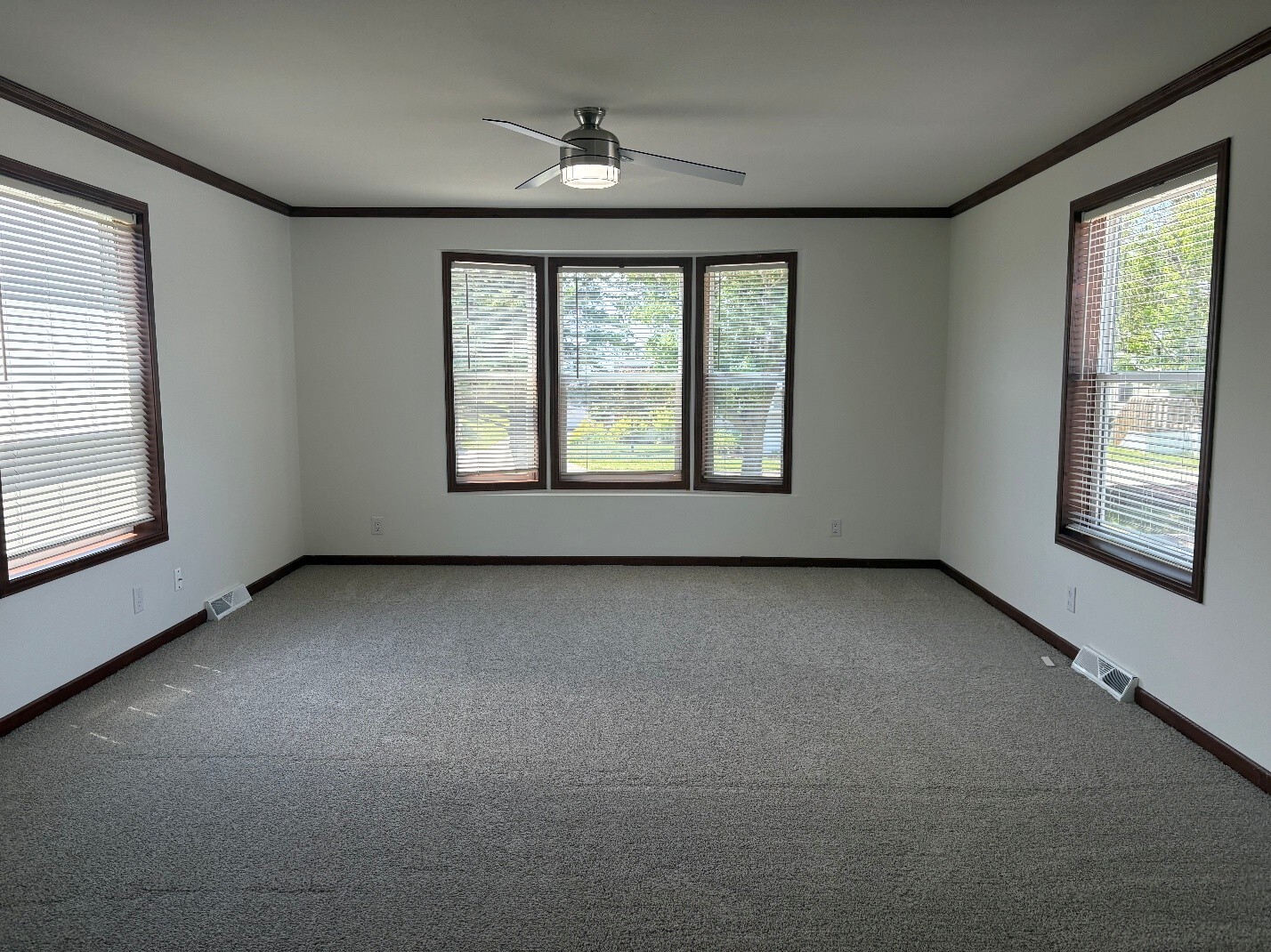 Building Photo - 2431 Four Seasons Dr