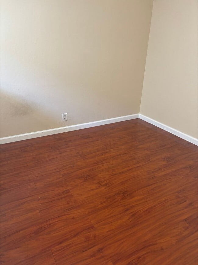 Building Photo - Two Bedroom Two Bath, plus Office Townhouse in Aptos