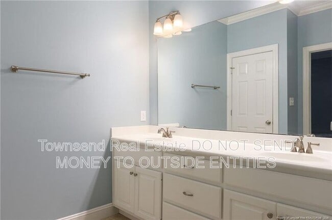 Building Photo - 320 Glenburney Dr