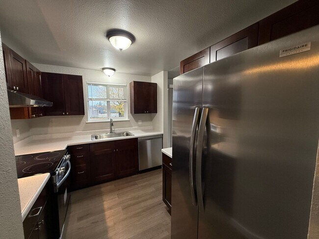 Building Photo - BRAND NEW 5 bed House in Tacoma School District!