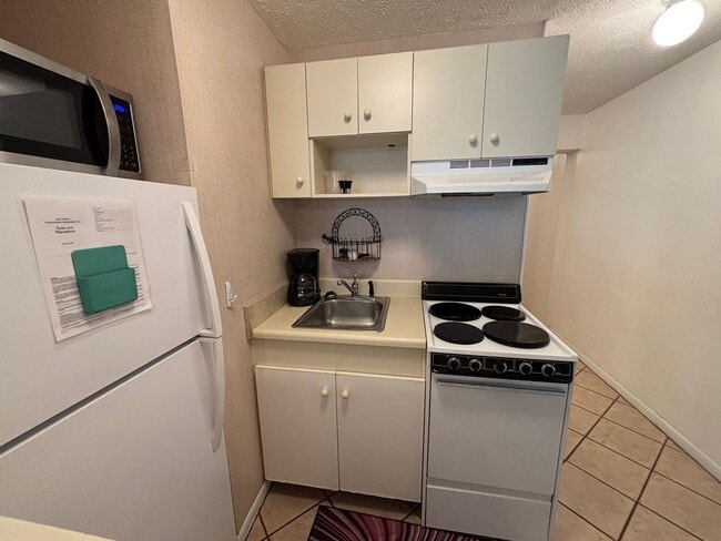 Building Photo - Sun Harbor