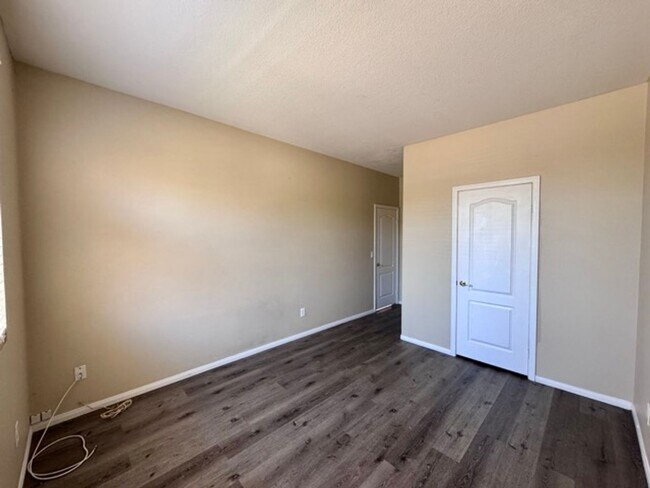 Building Photo - Murrieta Home with 6 Bedrooms plus a Bonus...