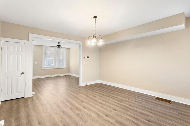 Building Photo - 2843 Pelham Ave
