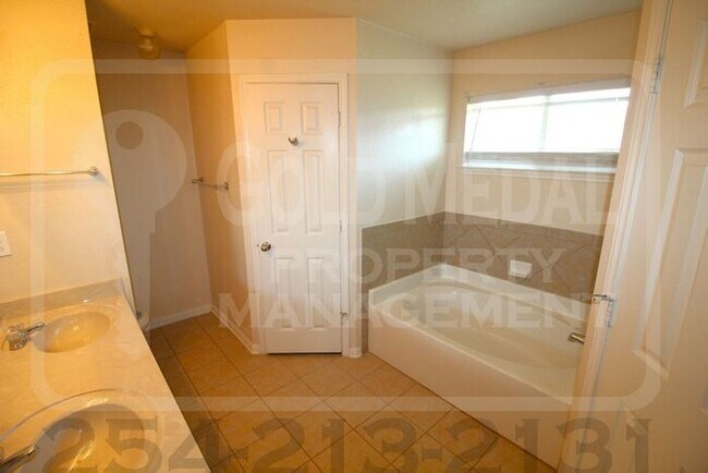 Building Photo - 602 Aries Ave