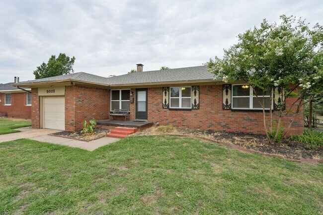 Building Photo - 3025 NW 67th St