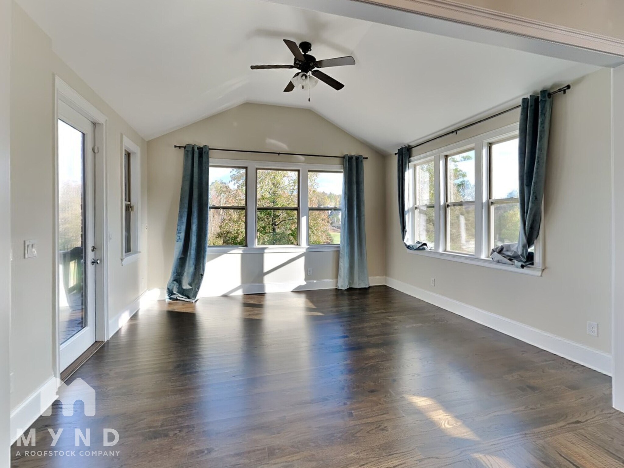 Building Photo - 2995 Manorview Ln