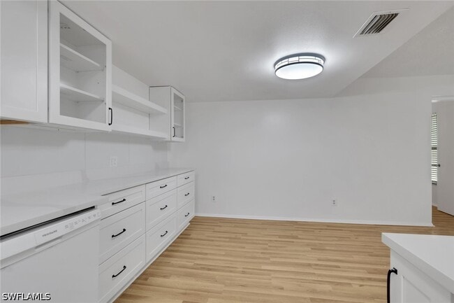 Building Photo - 3615 Boca Ciega Dr