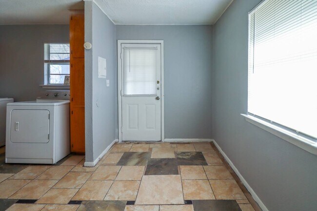 Building Photo - 1309 Greenwood Ave