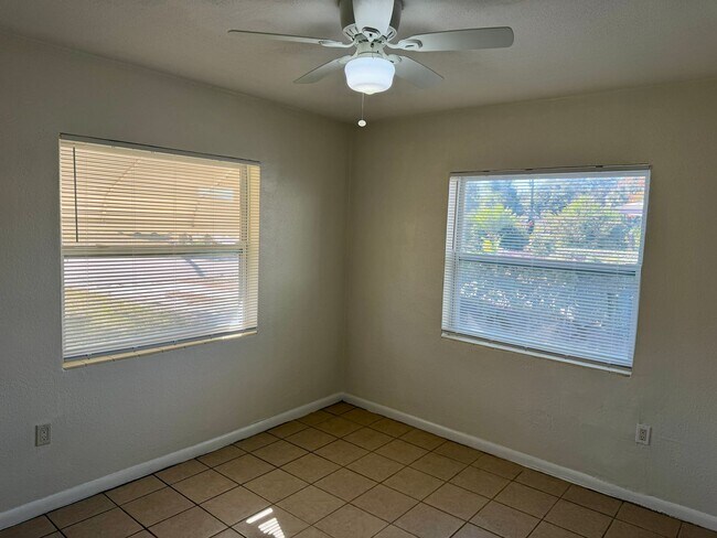 Building Photo - Amazing 2/1 so Close to the Ocean that you...