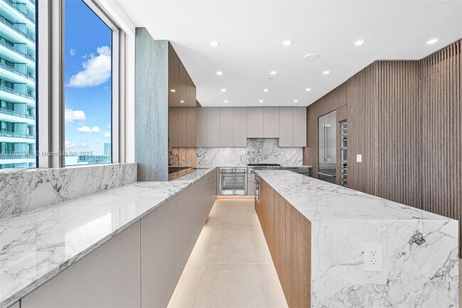 Building Photo - 3535 S Ocean Dr