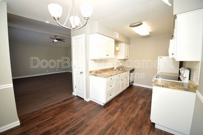 Building Photo - 4316 E 67th St