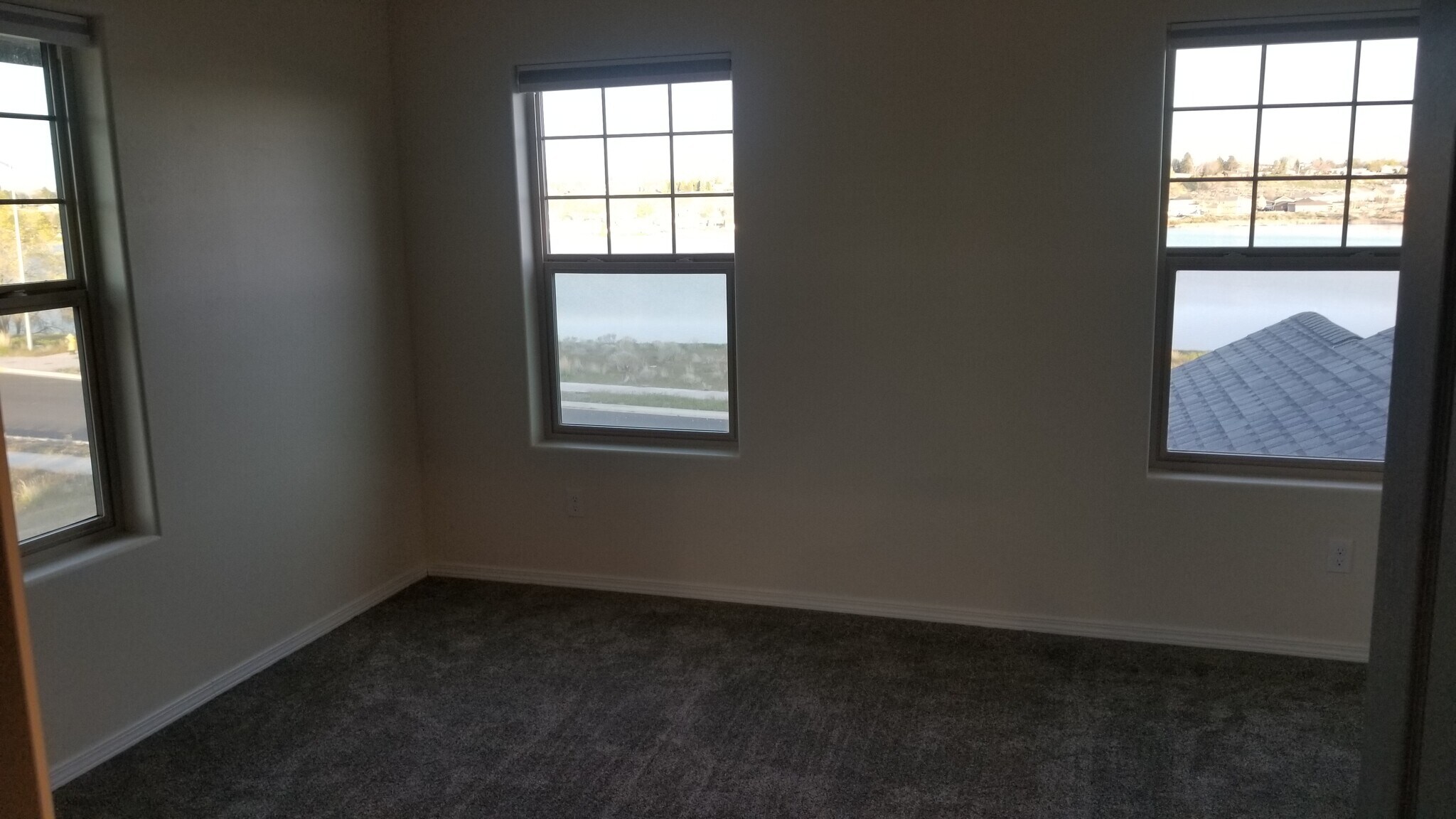 Building Photo - 1412 W Lakeside Dr