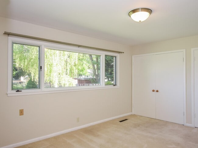 Building Photo - 241 E 900 N