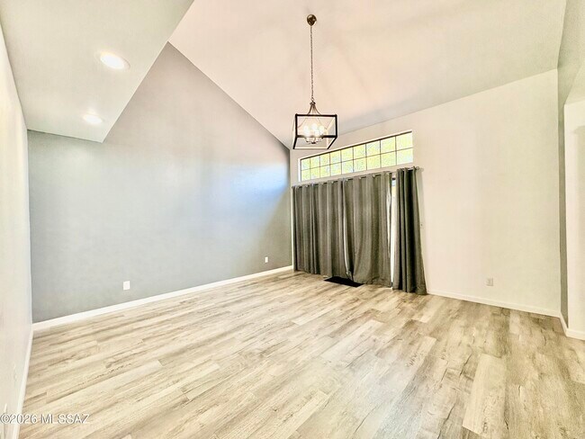 Building Photo - 240 E Pastime Rd