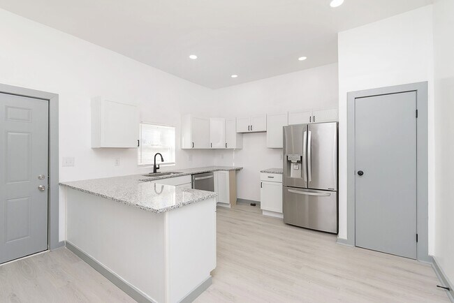 Building Photo - 1229 Spann Ave