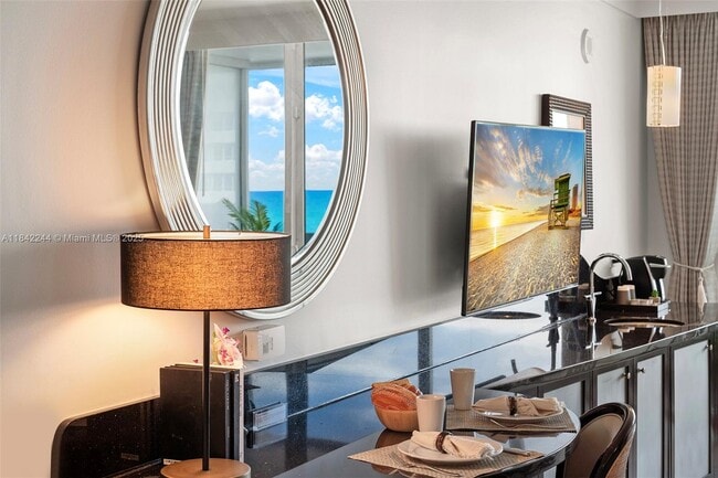 Building Photo - 4391 Collins Ave