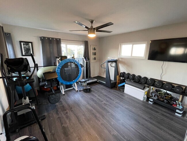 Building Photo - Newly Remodeled Home with HUGE Fenced Yard