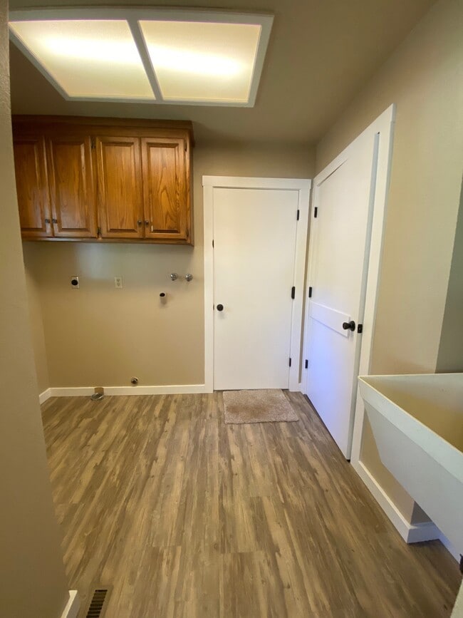 Building Photo - 10959 Alta Sierra Dr