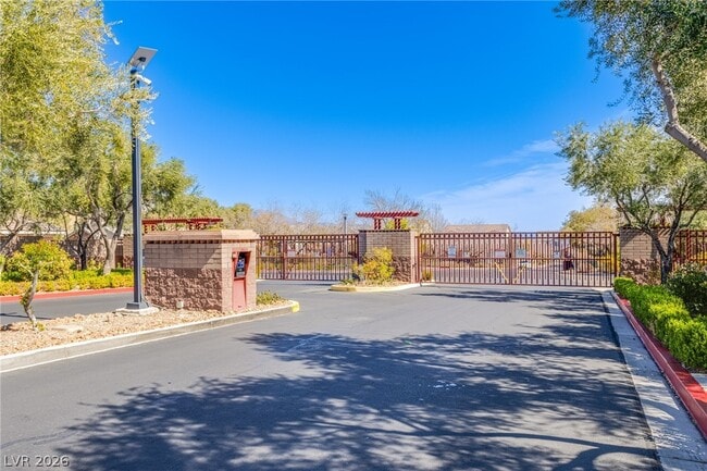 Building Photo - 10119 Amana Oaks Ave