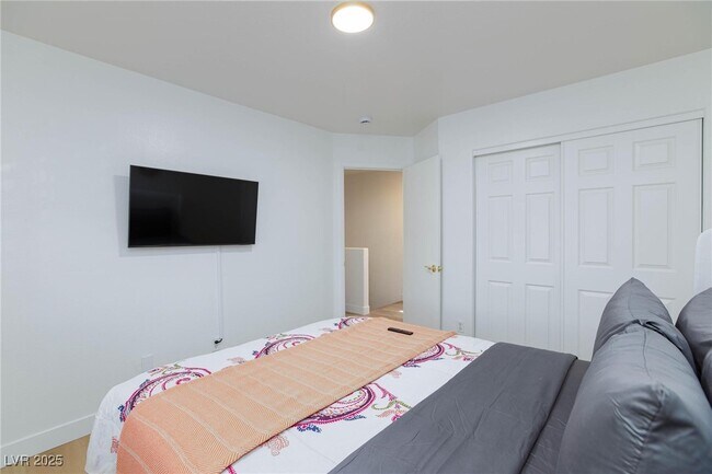 Building Photo - 9762 Silver Dusk Ct