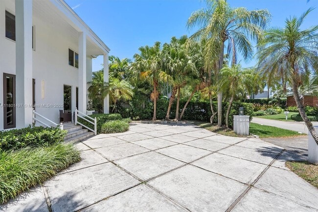 Building Photo - 9200 N Bayshore Dr