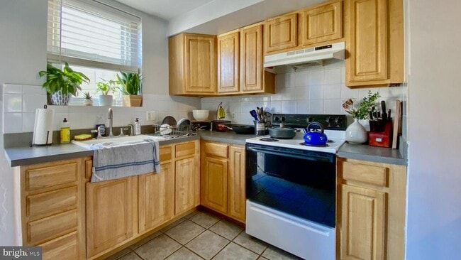 Building Photo - 4 W 1st Ave