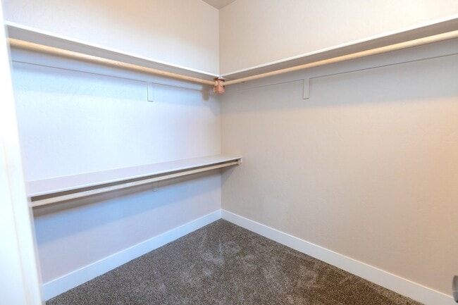 Building Photo - Beautiful 3br Townhome w 1-car Garage (2024)