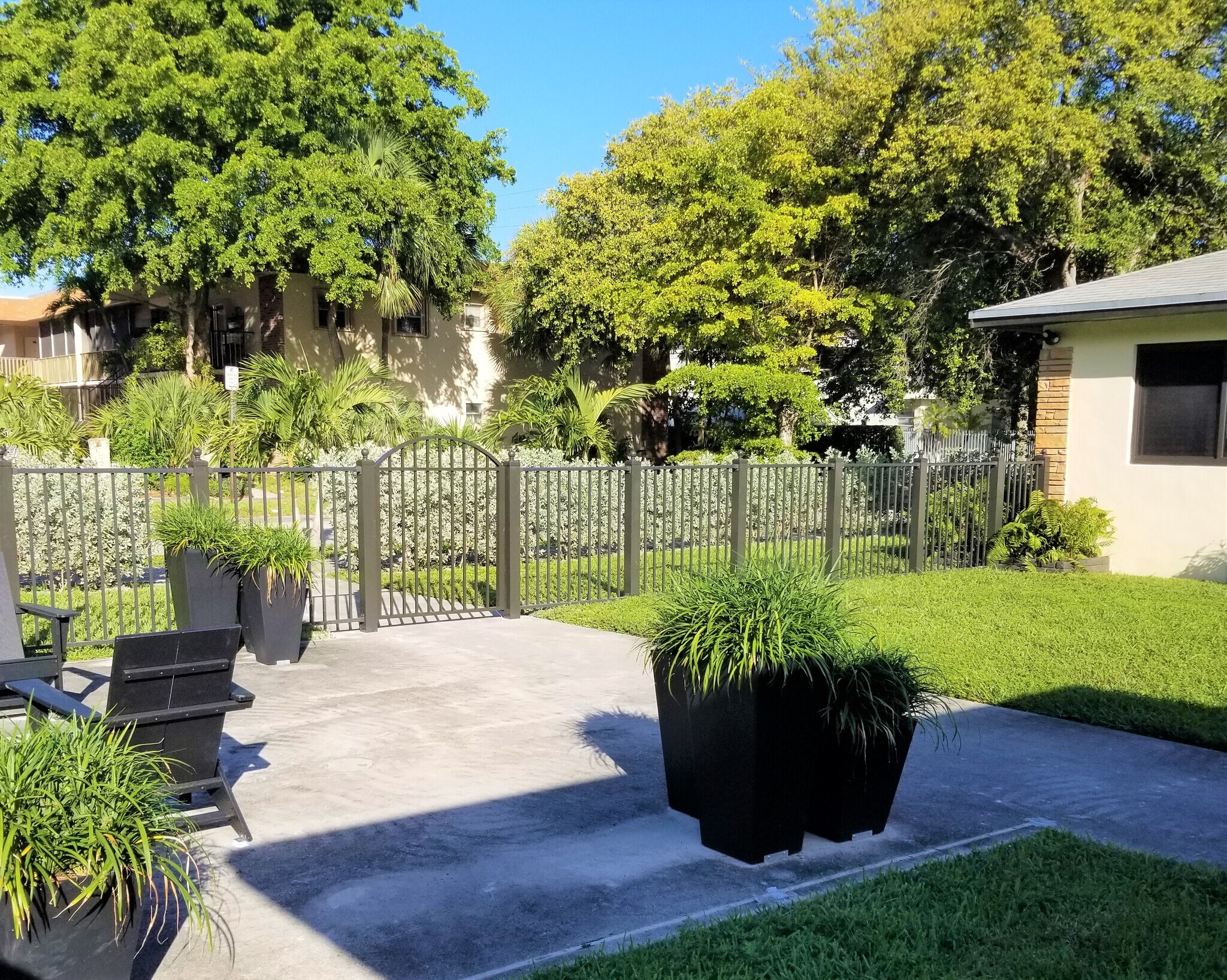 Building Photo - 1952 Madison St