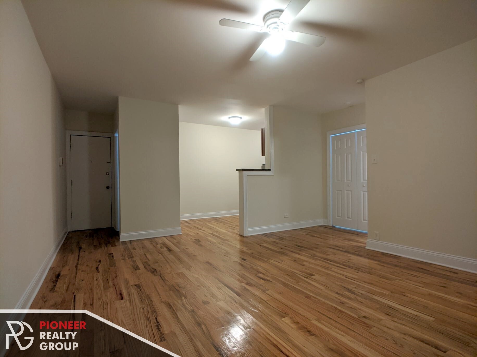 Building Photo - 546 W Wellington Ave