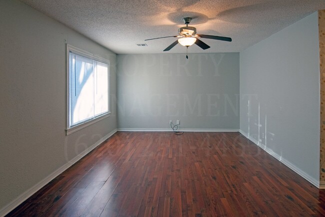 Building Photo - 2 Bedroom 1 Bath located in West Coffeyville