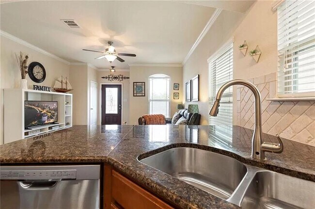 Building Photo - 156 Golden Eagle