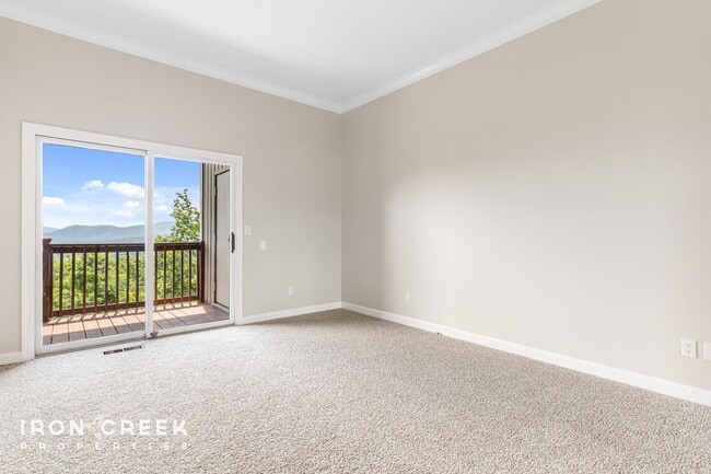 Building Photo - Two-bedroom Condo with Mountain Views near...