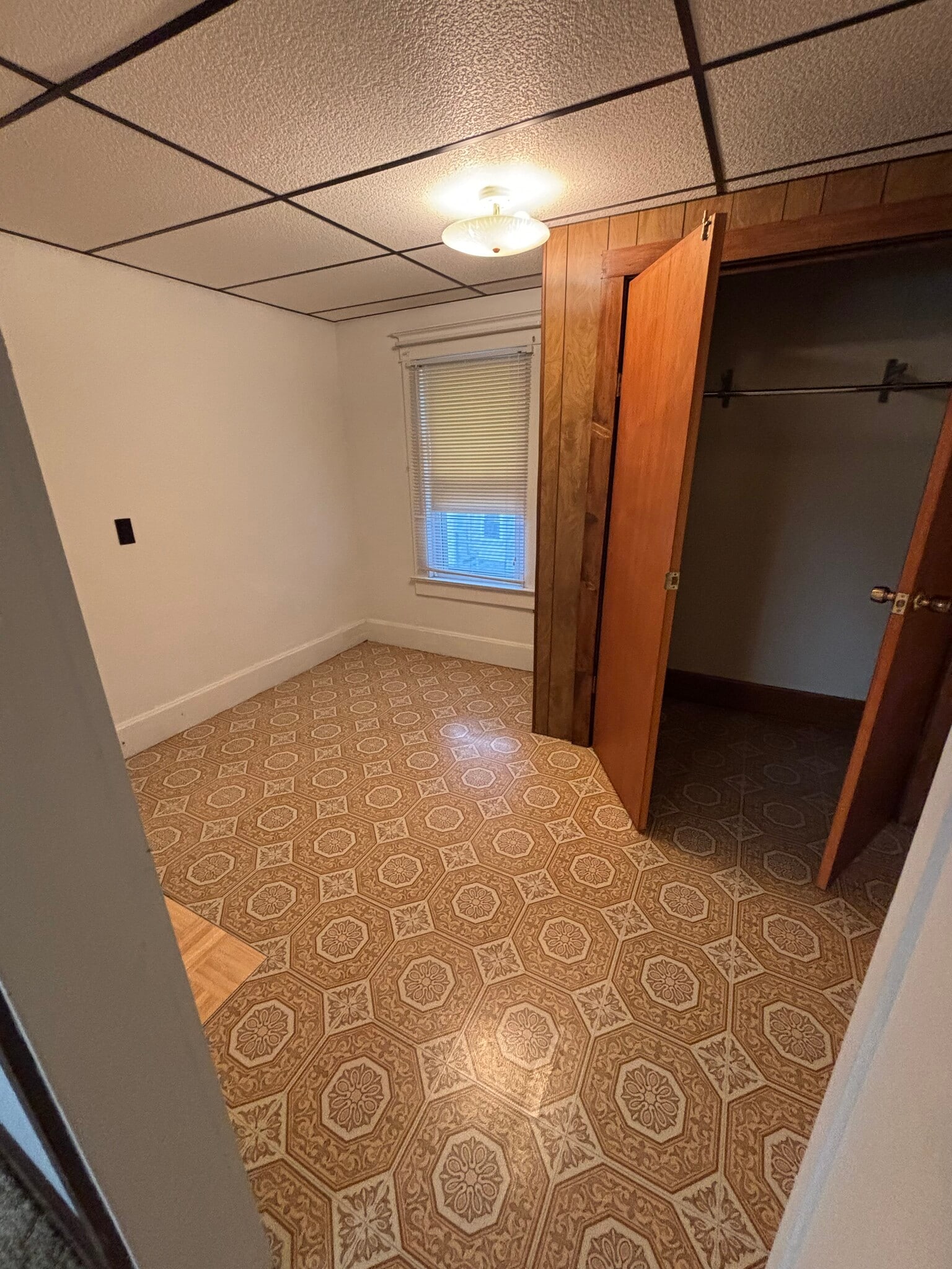 Upstairs Bed 4 - 590 S Henderson St